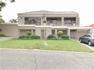 6 Bedroom House For Sale in Meredale, Johannesburg South