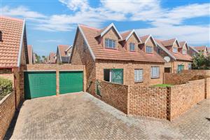 Townhouse For Sale in Bromhof