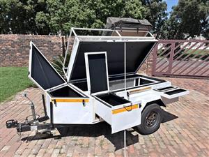 Trailer with roof top tent