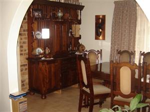 Tulbach style solid wood diningroom suite