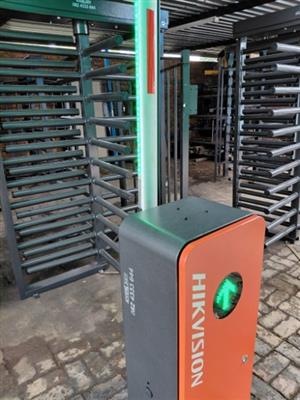 Pinnacle 2 Automatic Barrier Gate with Barrier Arm