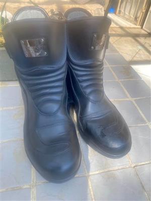 Motorcycle boots Beric and gloves