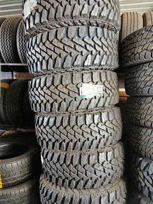 Set Yokahama Muds 33 inch 18 rim