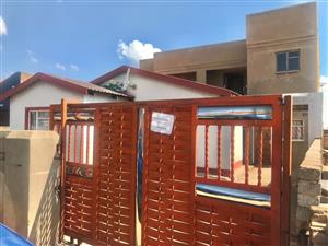 House For Sale in Mohlakeng
