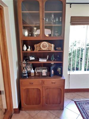 Solid and strong showcase in good condition 