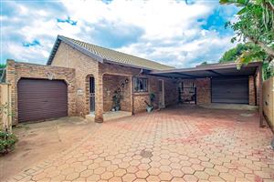 House For Sale in Zwartkop