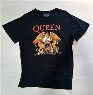 Official merchandise Queen T-Shirt.