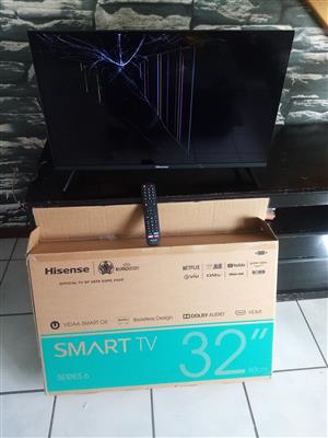 Broken Screen Hisense 32 SmartHD-Ready LED TV