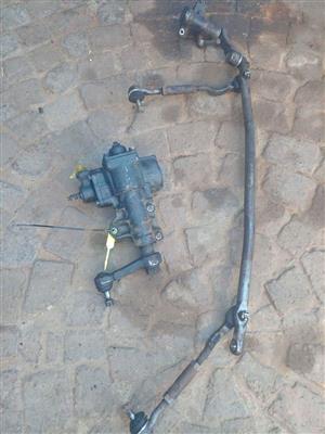 Mitsubishi 2.8 steering box and bar