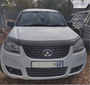 GWM, 2014 Double Cap Bakkie With a Canopy in White on Sale. Slightly Negotiable!