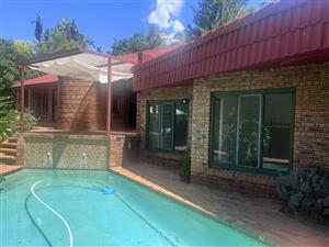 Spacious 4 bedroom family home to rent in safe Waterkloof.