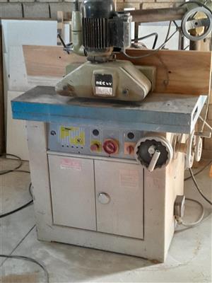 Spindel moulder