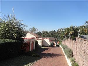 PET FRIENDLY 2 BEDROOM, 2 BATHROOM DUPLEX IN PADFIELD PARK