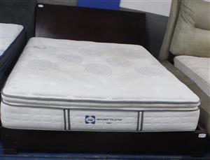 BROWN AND WHITE SLEIGHBED W/MATTRESS S065477A
