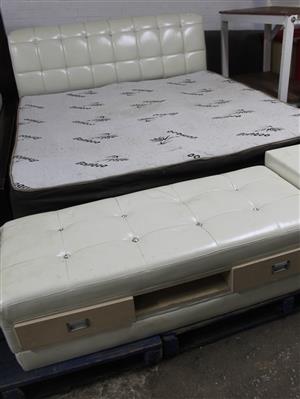 White sleigh bed with kist and mattress S054378N #Rosettenvillepawnshop