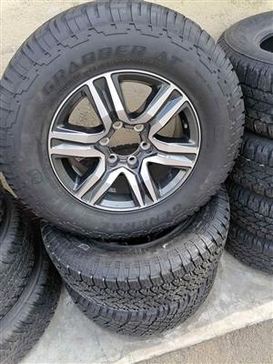 Toyota Hilux 17 inch(Please read below)
