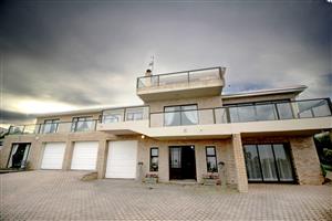 Dream Family Home in Village oe Sea — 5 Bedrooms, Flatlet & Incredible Views