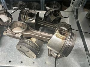 Hyundai H100 D4BB 2.6 Diesel Piston And Conrod (Each)