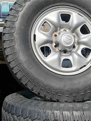 Toyota Hilux 16 Steel Rims (WITH USED TYRES)