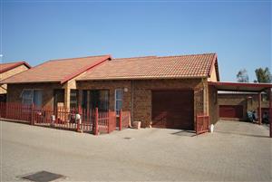 Townhouse For Sale in Riversdale
