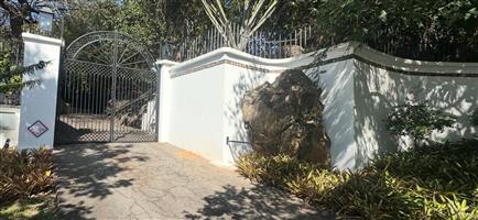 6 Bedroom Lowveld Lifestyle Residence, newly renovated on huge stand, surrounded by manicured garden
