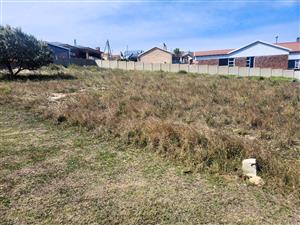 Embracing peaceful living, this level erf is ideally suited for a duet development.