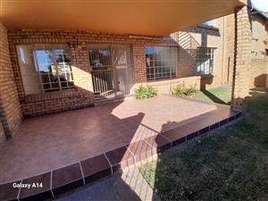 Stunning 2 Bedroom Simplex Magalieskruin