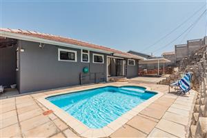 Modern Family Home For Sale in Brighton Beach – Hops Away from Glenardle Primary!