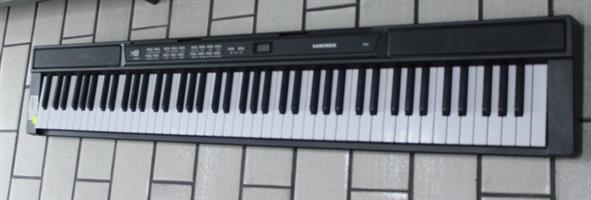 SANCHEZ 2002 ELECTRIC KEYBOARD WITH POWER CABLE (S066660A)