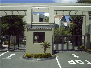 Townhouse in Magalies  View Bryanston