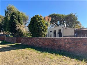 Spacious Family Home with Flatlet and Corner Stand