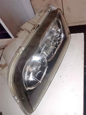  VOLVO S40 2005 LEFT HEADLIGHT FOR SALE DELIVERY AVAILABLE COUNTRY WIDE
