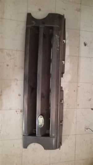 LAND ROVER DISCOVERY AUTOMOTIVE MAIN ENGINE FRONT RADIATOR GRILLE 2004 - 2010
