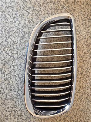 BMW 5-Series (E60/E61) Right Kidney Grille - Mint Condition!