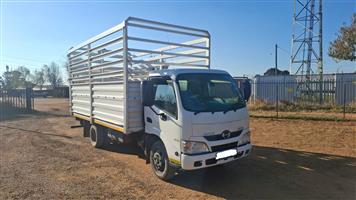 USED 2017 HINO 300 614 CAGE BODY TRUCK / CATTLE BODY TRUCK FOR SALE 