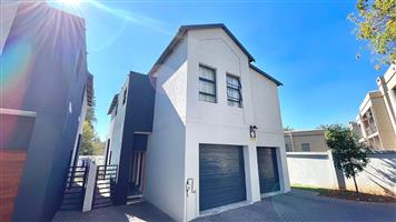Townhouse For Sale in Magalieskruin