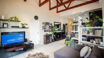 Modern 2-Bedroom, 2-Bathroom Apartment with Scenic Sandton Views