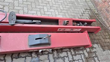 Vehicle Hoist - 