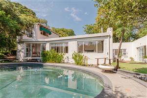 3 Bedroom 3.5 Bathroom House with Cottage
