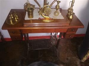 Vintage 206 Singer Sewing Machine with table