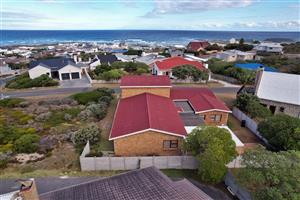 Enjoy location, style and versatility!