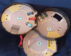 Car ramp with 6 cars included