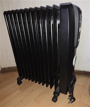 Delonghi 12 Fin Oil Heater - R1000