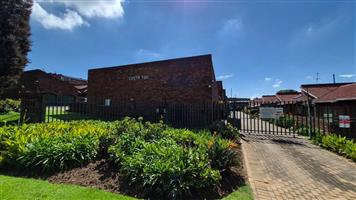 Townhouse For Sale in Birchleigh