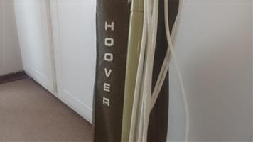 VINTAGE HOOVER UPRIGHT IN WORKING CONDITUON