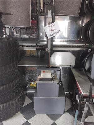 Meat cutting machine for butcher