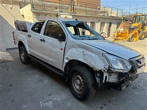 Isuzu Dmax kB250 2019 model double cab with 4jk1 Engine ( Black tappet cover) 