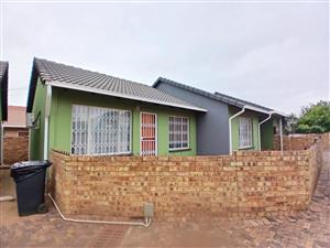 Townhouse For Sale in Ormonde