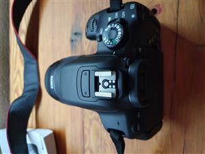 Canon EOS 650D SLR camera 3x lens kit