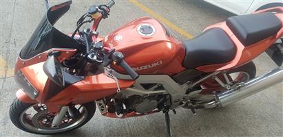 2006 Suzuki sv1000s in good condition. Papers in order with spare key & helmit